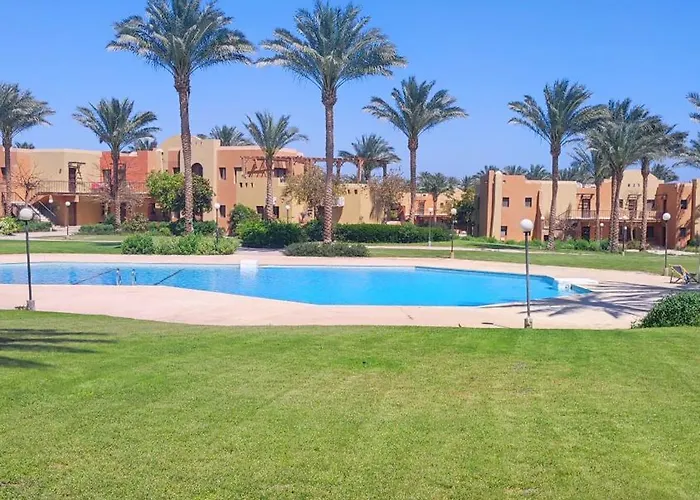 Stella Makadi Aquapark, Private Beach, Wi-fi شقة *